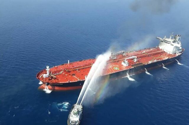 نفتکش‌های آسیب دیده نزدیک امارات بررسی می‌شوند